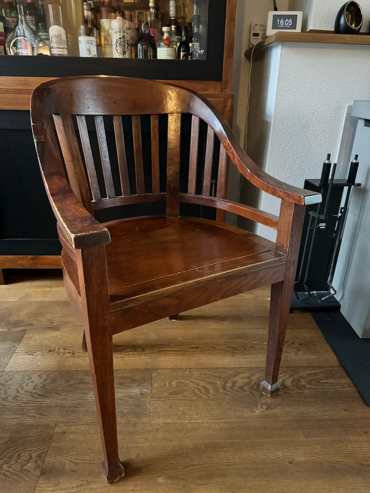 Klassieke houten armstoel, stamtafel stoel, Antiek en Kunst, Antiek | Meubels | Stoelen en Banken, Ophalen