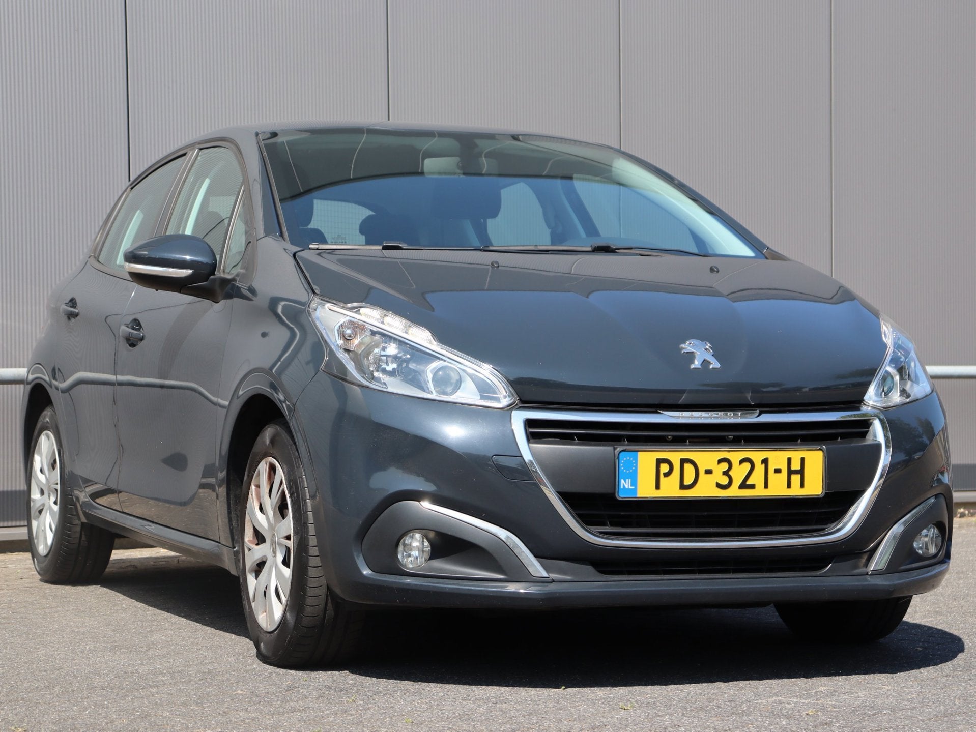 Foto 6 van Peugeot 208 1.2 PureTech Blue Lion navi airco org NL