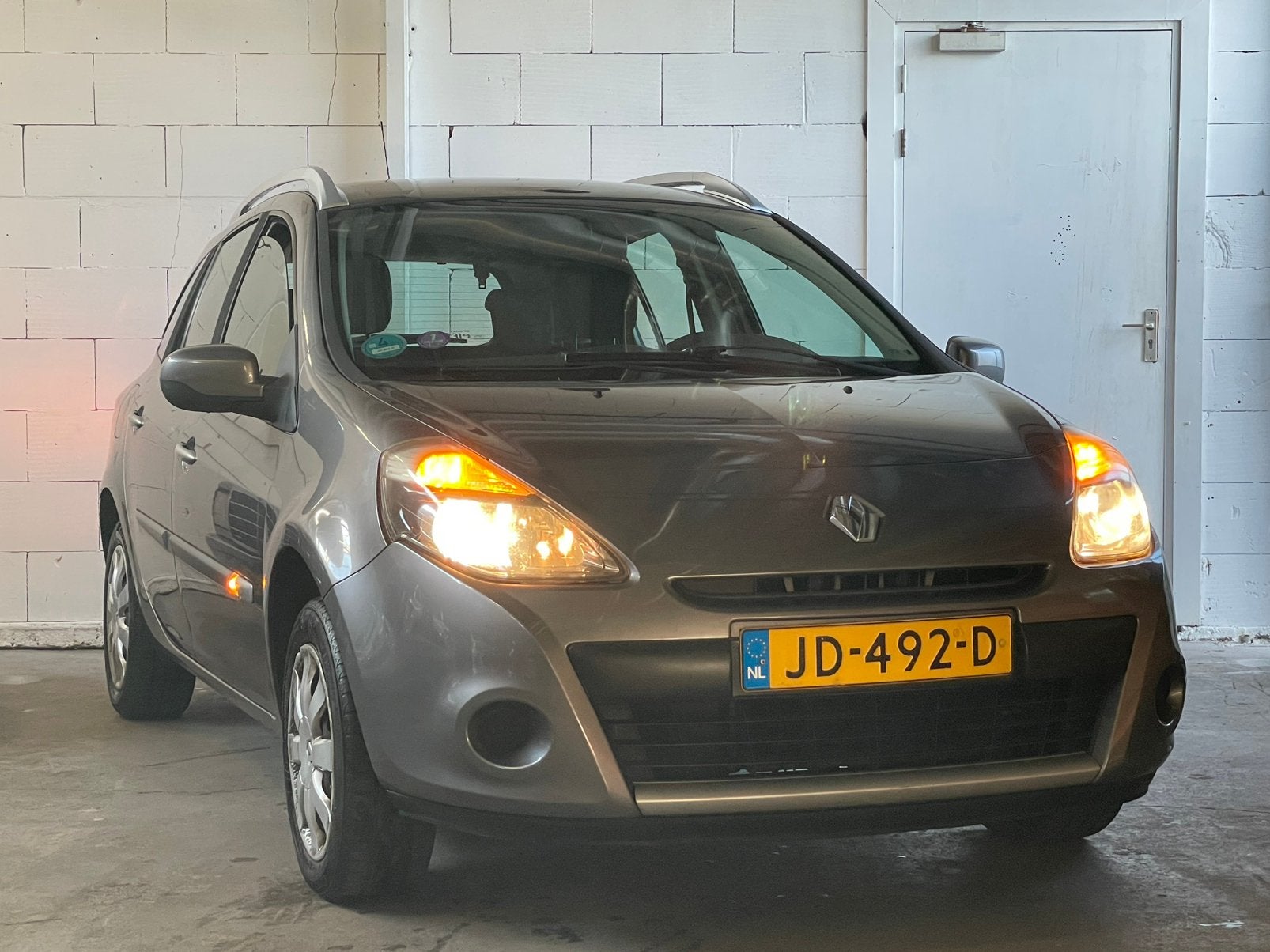 Renault Clio 1.2 16V Estate  • TREKHAAK • RIJDT UITSTEKEND !, Voorwielaandrijving, 535 kg, 74 pk, 4 cilinders