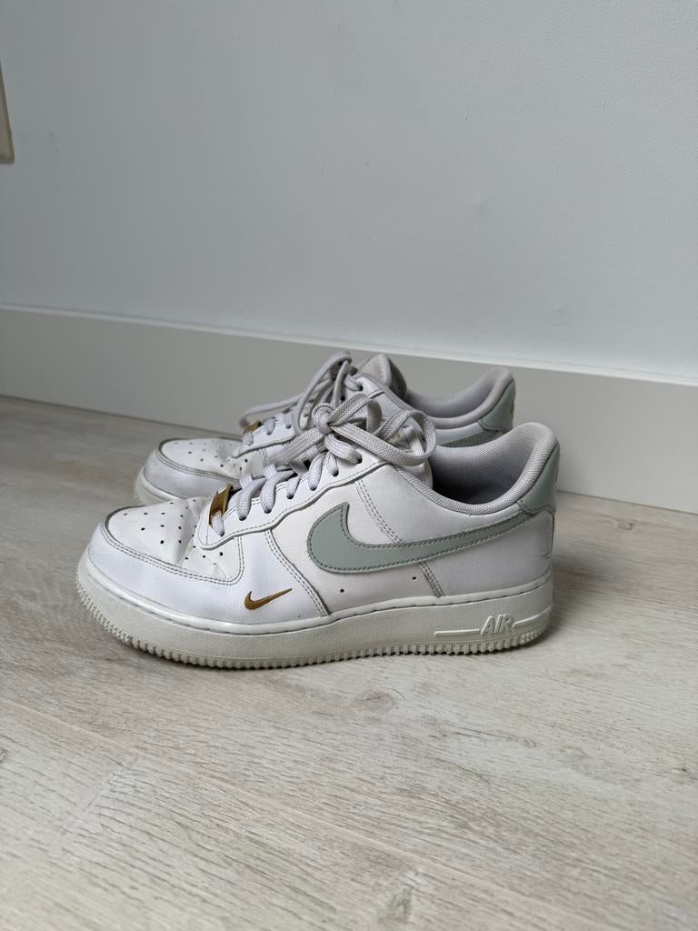 Nike Air Force 1 07 ESS sneakers laag white/ silver maat 39, Kleding | Dames, Wit, Ophalen of Verzenden, Sneakers of Gympen, Gedragen