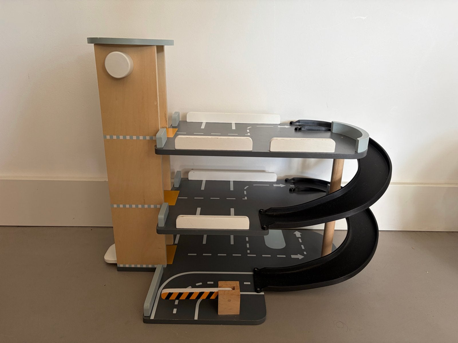 Kids Concept Houten Garage Aiden met Lift 3 Verdiepingen, Ophalen, Zo goed als nieuw, Overige typen