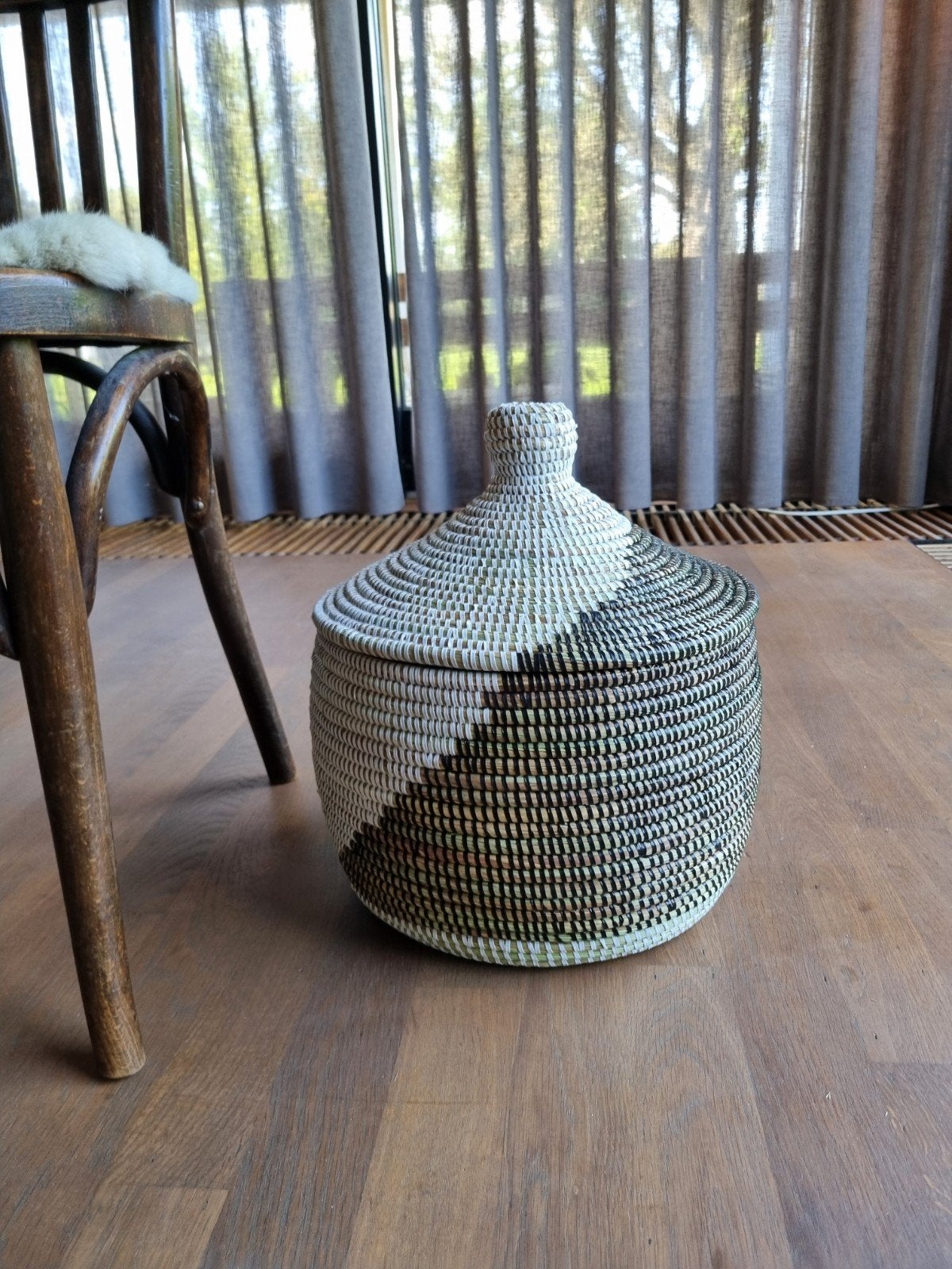 Zwarte witte afrikaanse opbergmand tajine zeegras, Gevlochten, Mand, Rond, Nieuw
