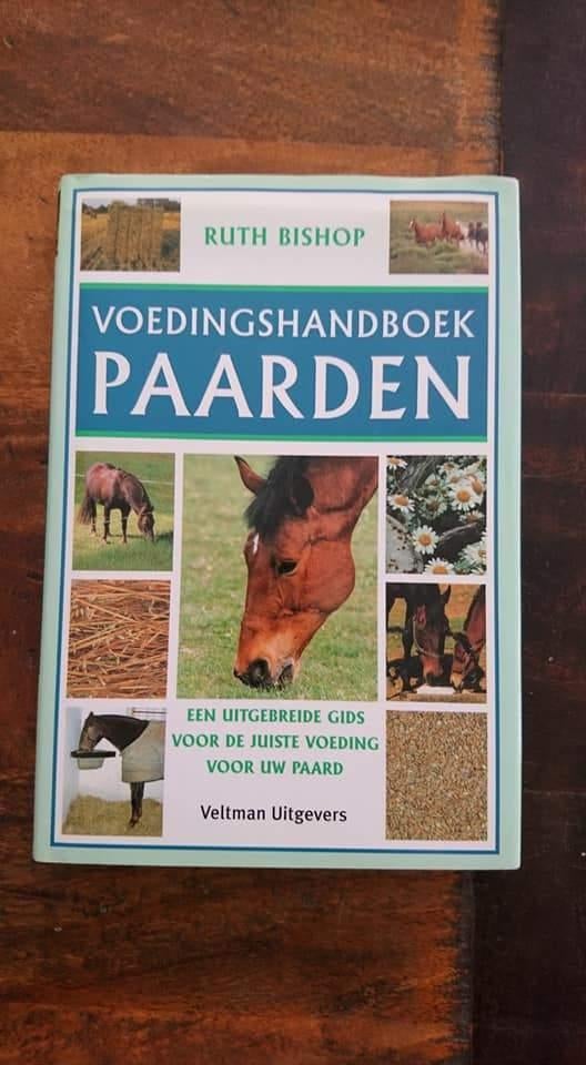 Voedingshandboek paarden, Boeken, Ophalen of Verzenden, Gelezen, Paarden of Pony's