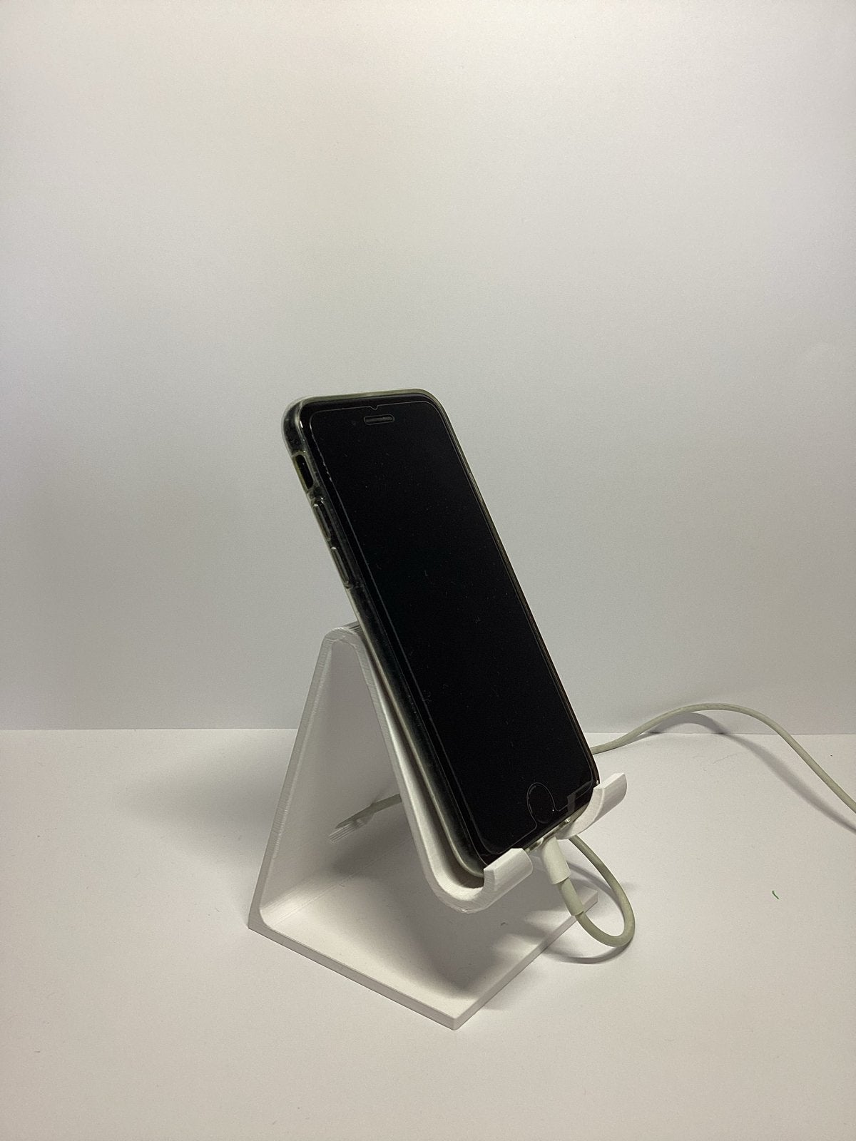Telefoonstandaard met oplaadkabeluitsparing, Ophalen of Verzenden, Nieuw, Telefoonhanger of Accessoire