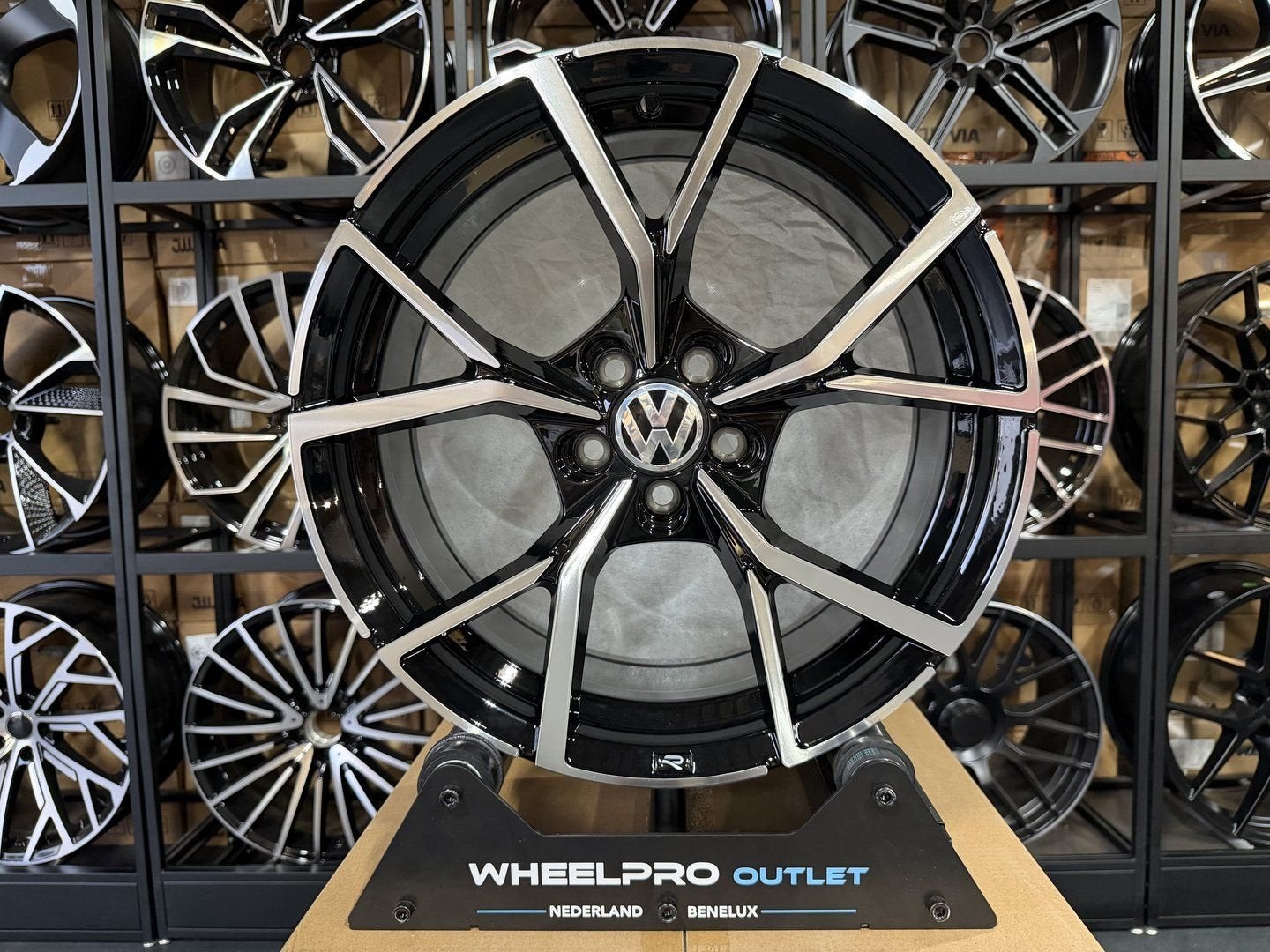 17'' VW ESTORIL R LOGO 5X100 Polo 6R 2G Audi A1 TAIGO T-CROS
