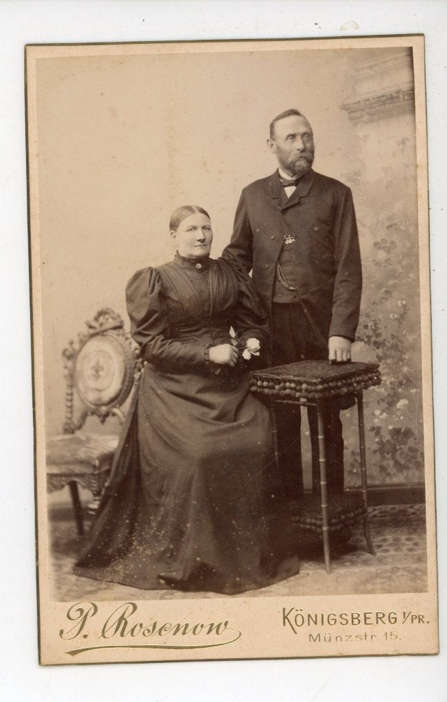 Antieke Cabinet Foto: Man en Vrouw, Königsberg (ca. 1900), Verzamelen, Foto's en Prenten, Gebruikt, Foto, Ophalen of Verzenden
