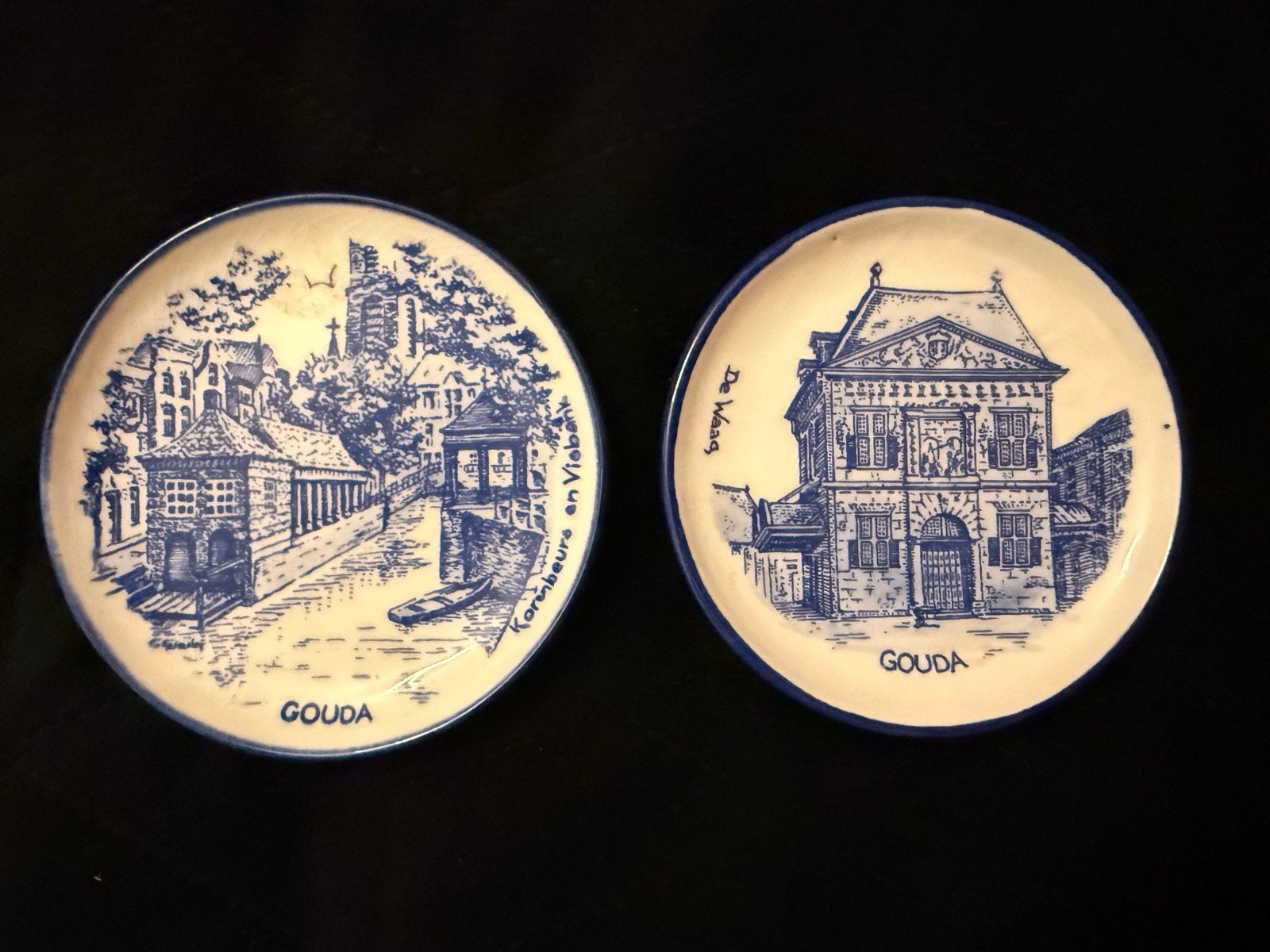 2 handgeschilderde Delfts Blauwe borden - Gebr. Blok Gouda, Antiek en Kunst, Ophalen of Verzenden