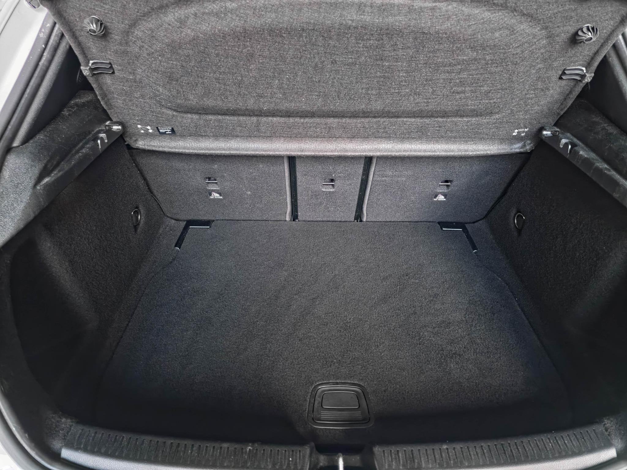 Foto 25 van Mercedes-Benz A-klasse 180 AMG | Burmester | Panoramadak | M