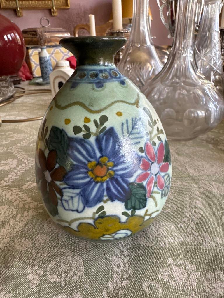 Plateel  vaas 'Bouquet' van Arnhem Holland, handgeschilderd, Ophalen of Verzenden