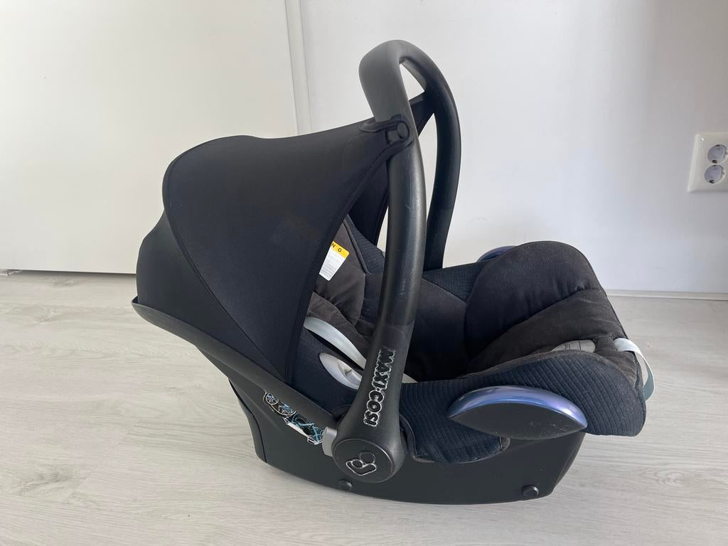 Maxi-Cosi Easybase 2 met Maxi-Cosi autostoel en verkleiner, Kinderen en Baby's, Autostoeltjes, Ophalen, 0 t/m 13 kg, Maxi-Cosi