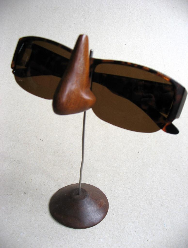 Houten neus brillenhouder/ standaard, Ophalen of Verzenden
