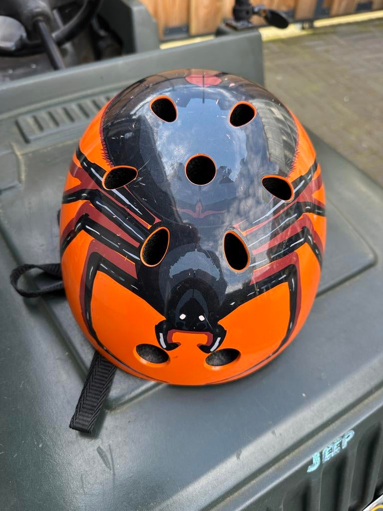 Kinder fietshelm met spinnenprint, Fietsen en Brommers, Ophalen, Gebruikt, M, Jongen of Meisje
