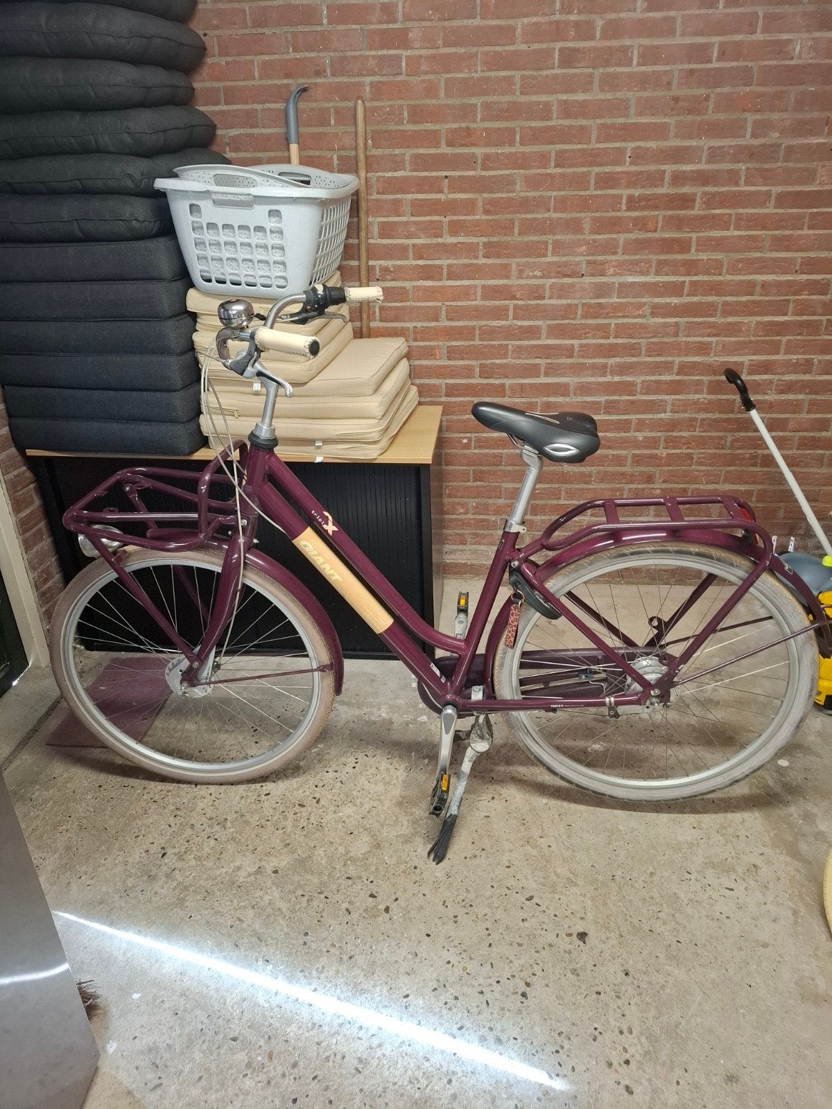 Giant Damesfiets 28 inch - Paars met Voordrager, Fietsen en Brommers, Ophalen, Gebruikt, Giant, Versnellingen