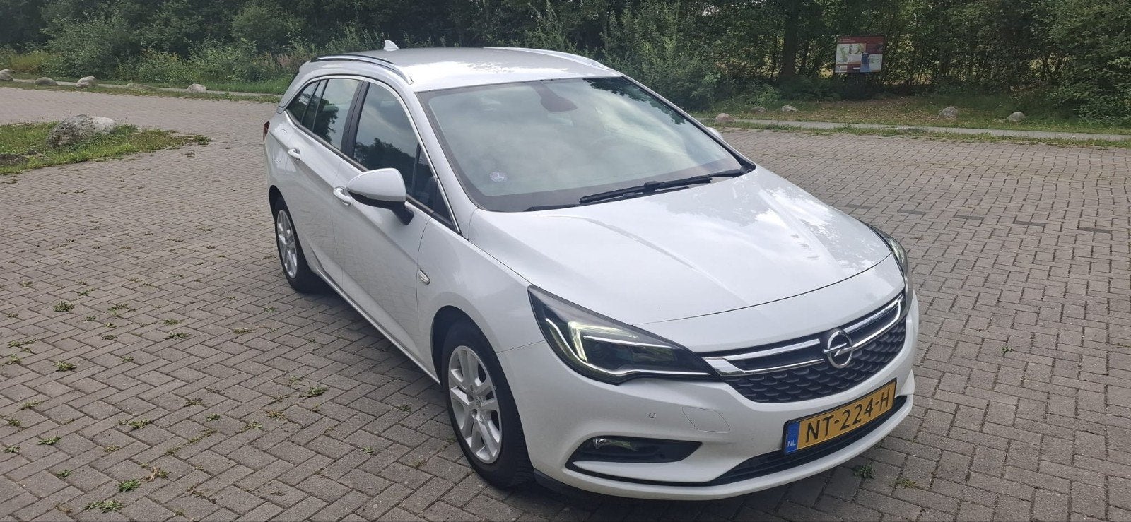 Opel Astra 1.0 Turbo 77KW Sports Tourer 2017 Wit, Auto's, Voorwielaandrijving, Lichtsensor, Zwart, 1178 kg