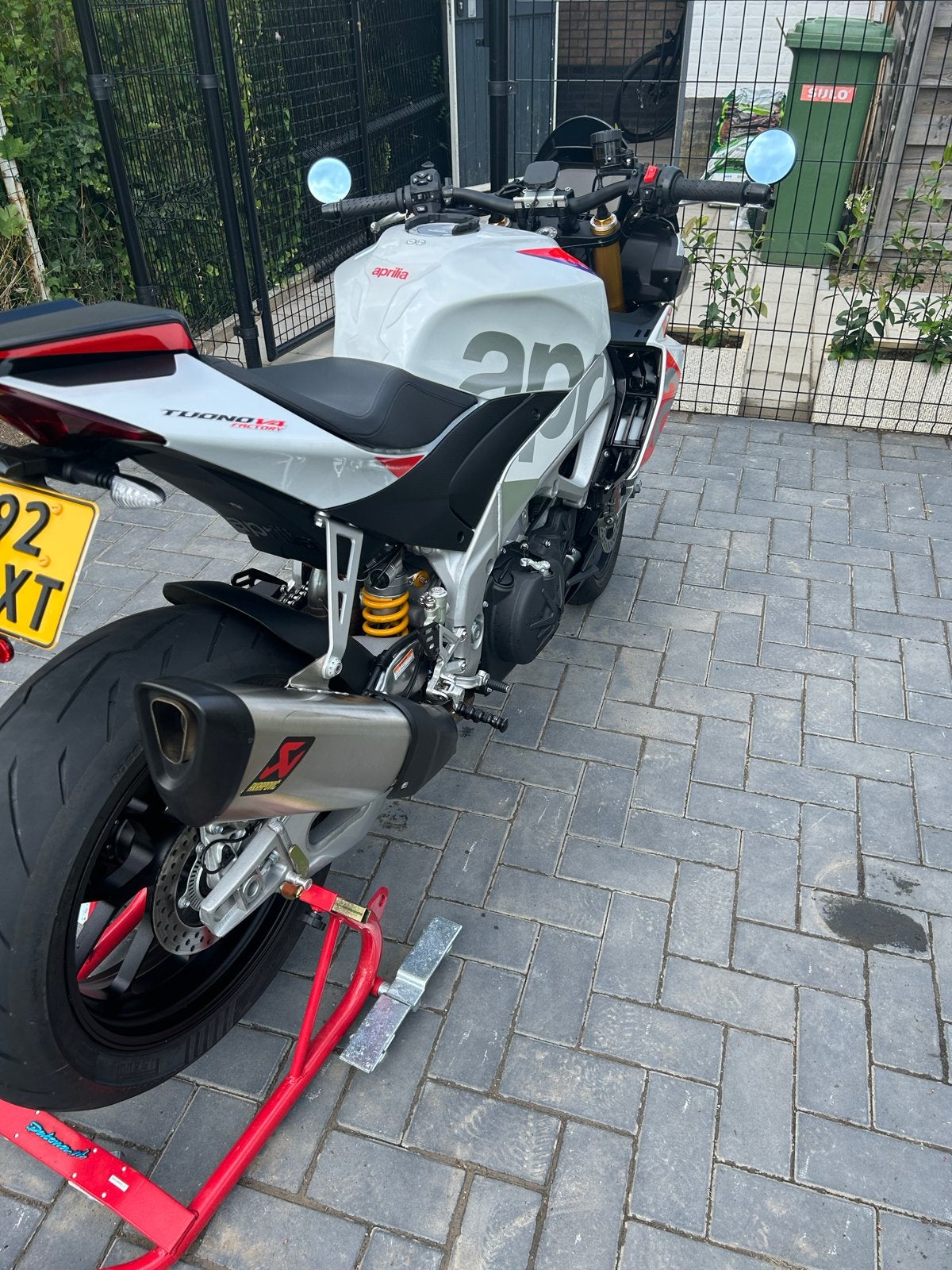 Aprilia Tuono V4 1100 Factory - Topstaat, eerste eigenaar, Motorrijbewijs A, Gebruikt, Particulier, ABS