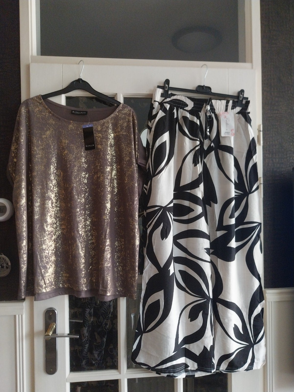 Kapalua set: gouden top en zwart-witte broek, Kleding | Dames, Kapalua, Maat 46/48 (XL) of groter, Nieuw, Ophalen of Verzenden