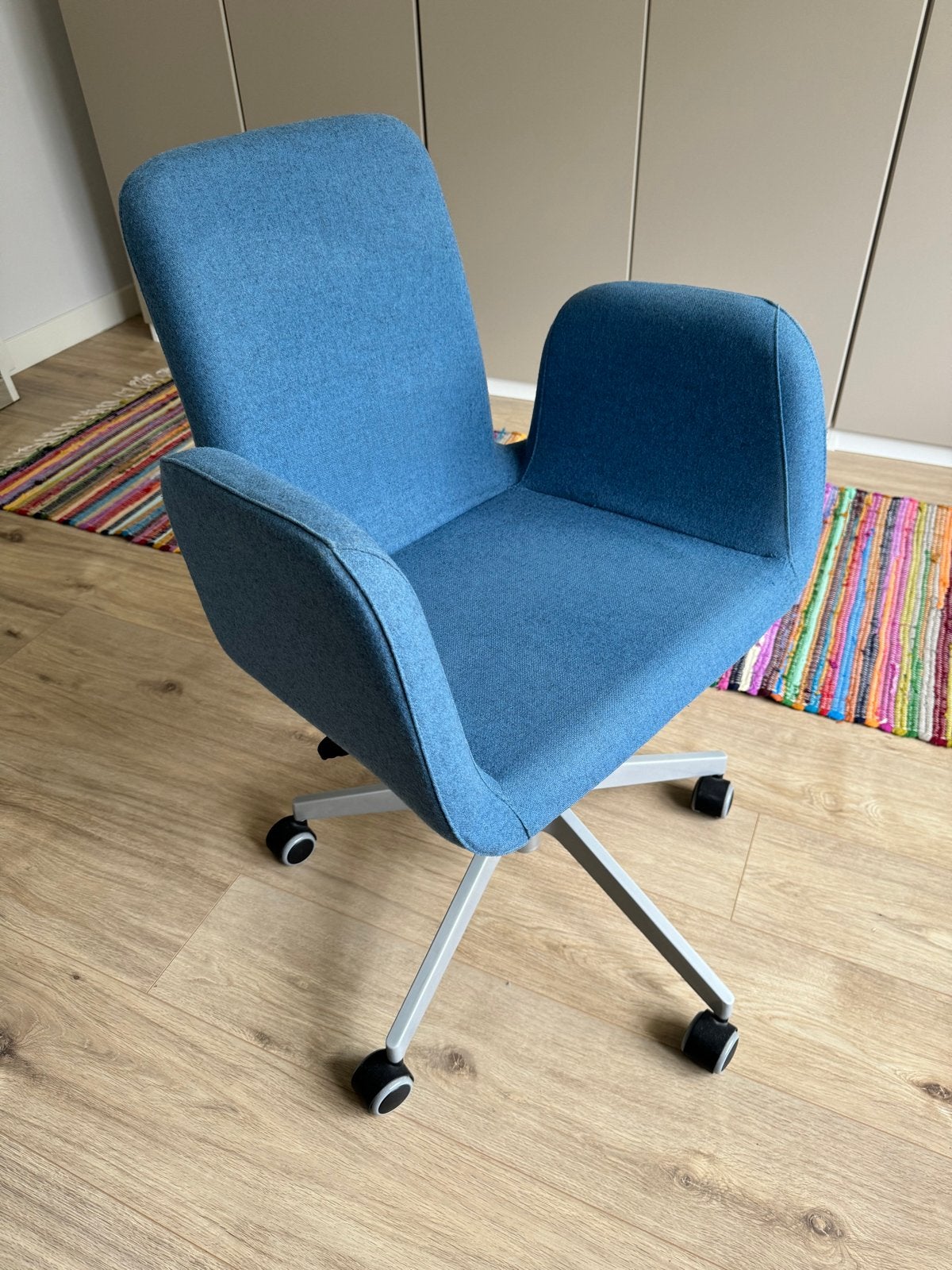 IKEA bureaustoel blauw met wieltjes, Huis en Inrichting, Ophalen, Gebruikt, Blauw, Eén