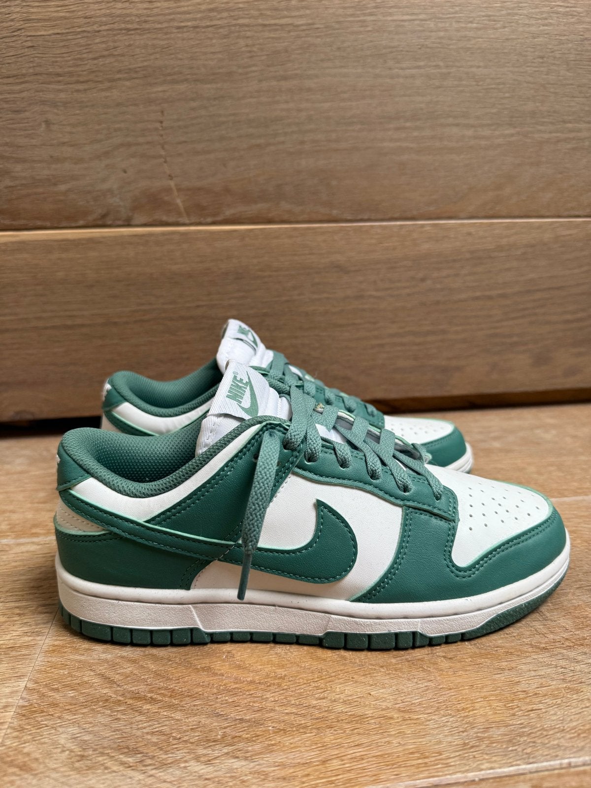Nike Dunk Low - Maat 37,5 - Nooit Gedragen, Ophalen of Verzenden, Nieuw, Groen, Sneakers of Gympen