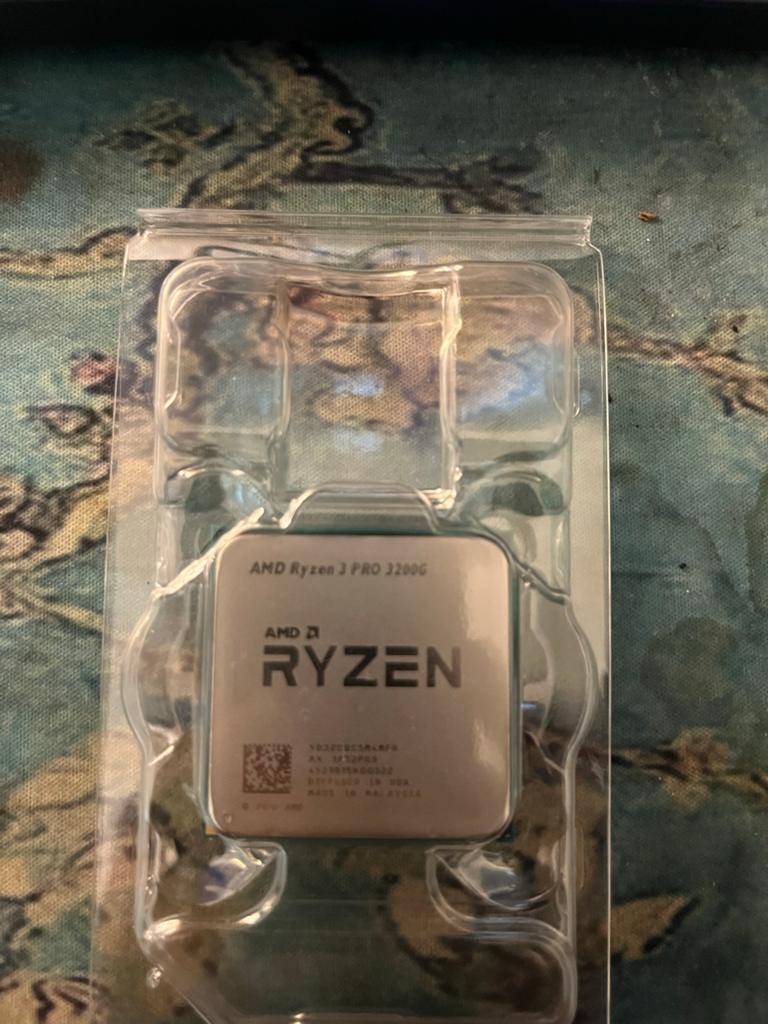 AMD Ryzen 3 PRO 3200G Processor - verpakking, Computers en Software, Processors, Ophalen of Verzenden, Refurbished, 4-core, 3 tot 4 Ghz