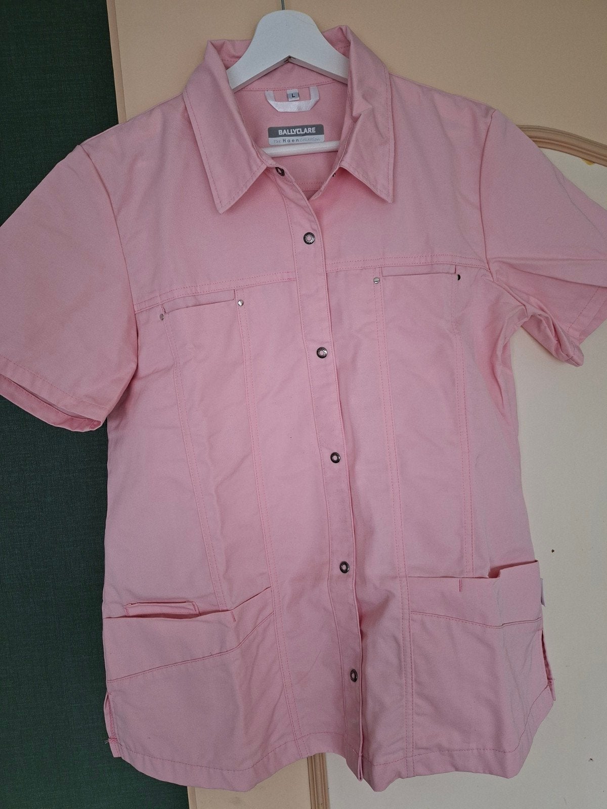 Roze Ballyclare The Haen Collection werkjasje maat L, Maat 42/44 (L), Ophalen of Verzenden, Zo goed als nieuw, Korte mouw