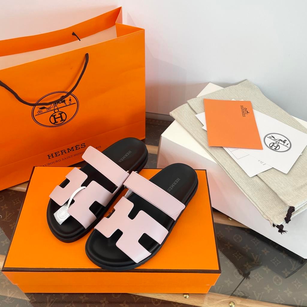 Hermes Chypre sandalen, Ophalen of Verzenden, Zo goed als nieuw, Zwart, Sandalen of Muiltjes