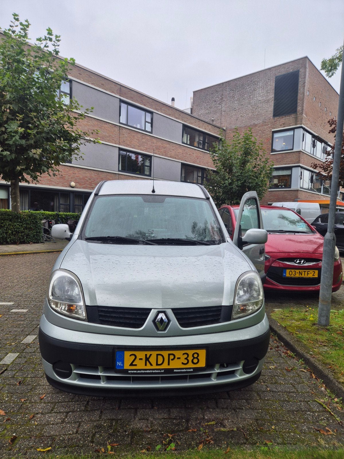 Renault Kangoo 1.6 16V AUT 2007 rolstoelauto vol automatisch, Auto's, Alcantara, 49 €/maand, 1420 kg, Voorwielaandrijving