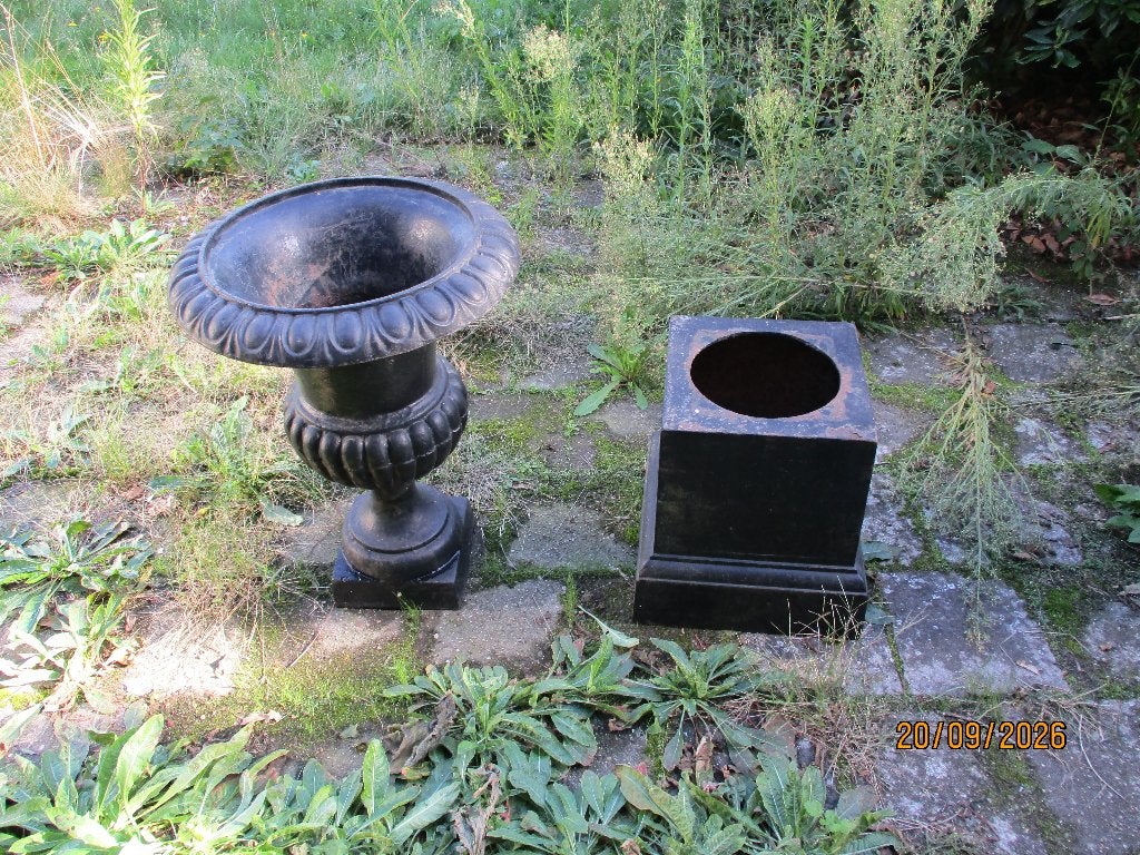 Gietijzeren vaas Bloempot  met console, Tuin en Terras, Ophalen, Gebruikt