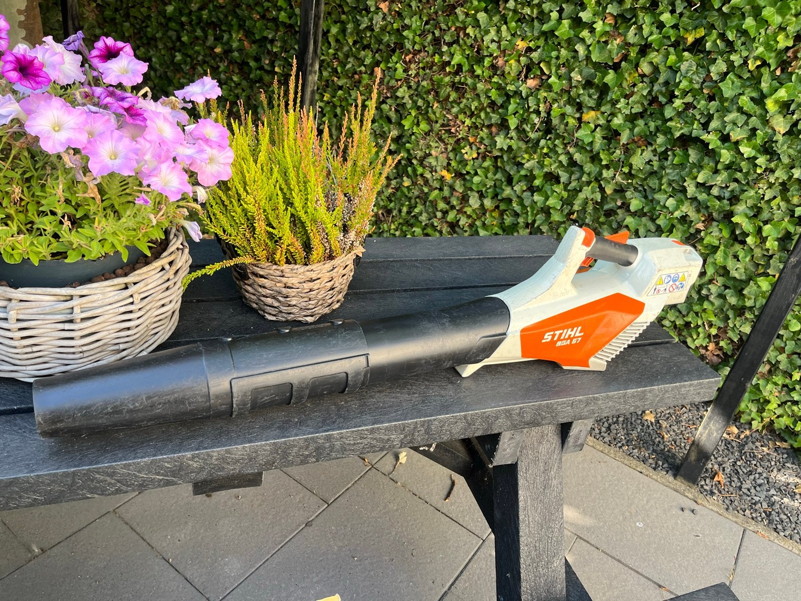 Stihl BGA 57 Accu Bladblazer met AK 10 Accu, Ophalen of Verzenden, Zo goed als nieuw, Accu, Handgedragen