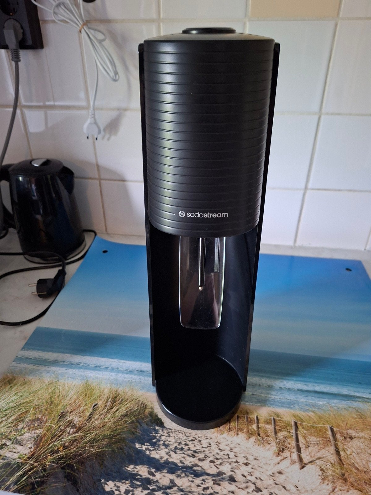 Sodastream bruiswaterapparaat - Zwart, Witgoed en Apparatuur, Ophalen of Verzenden, Zo goed als nieuw