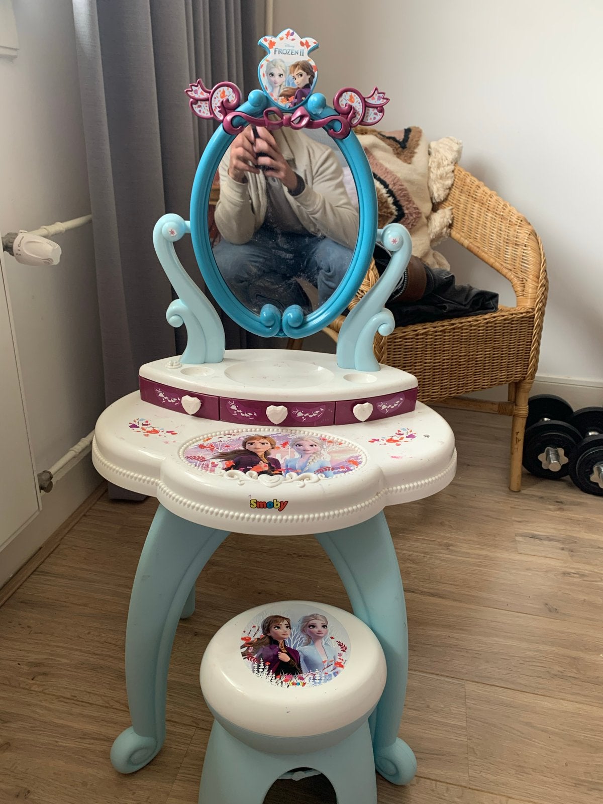 Frozen make-up tafel met krukje - Gebruikt maar goed!, Ophalen of Verzenden, Gebruikt, Meisje