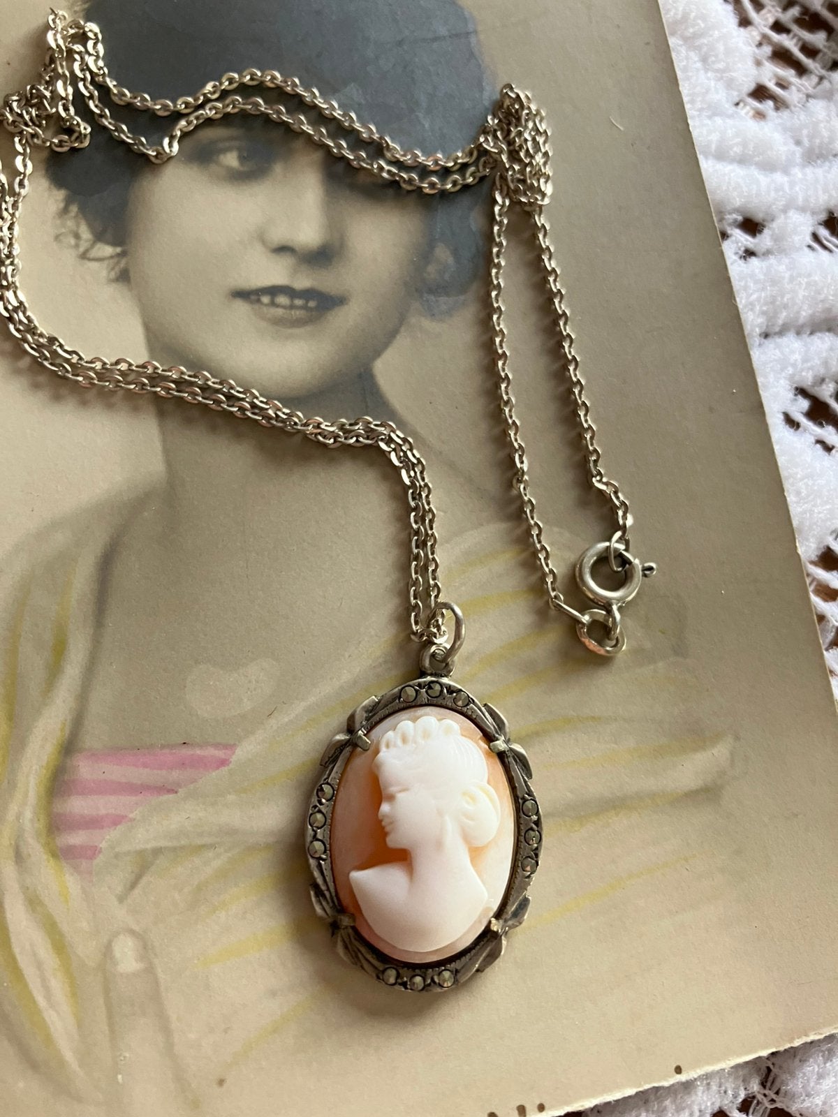 Prachtige zilveren camee met ketting, Ophalen of Verzenden, Zilver, Ketting
