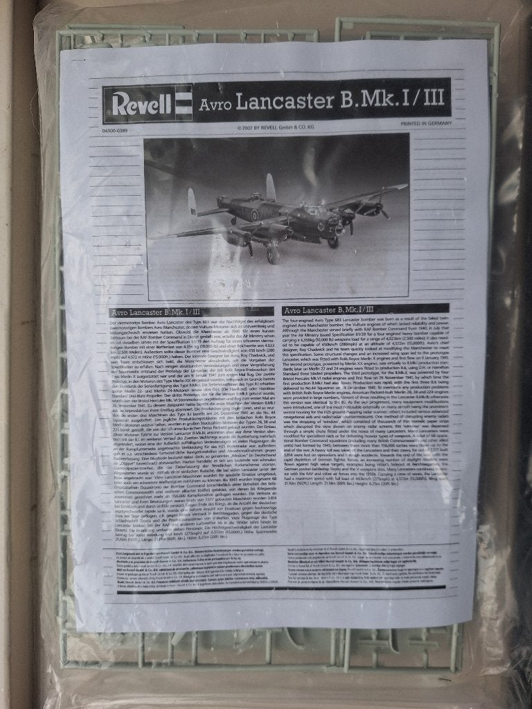 Avro Lancaster B.Mk.I/III - Revell 1/72 + setje EXTRAdecals, 1:72 tot 1:144, Verzenden, Revell, Zo goed als nieuw