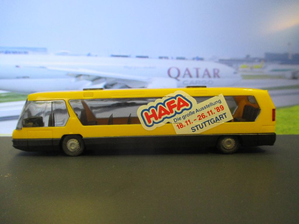 Neoplan Metroliner Airport Transfer Coach HAFA Stuttgart, Ophalen of Verzenden, Gebruikt, Bus of Vrachtwagen, Rietze