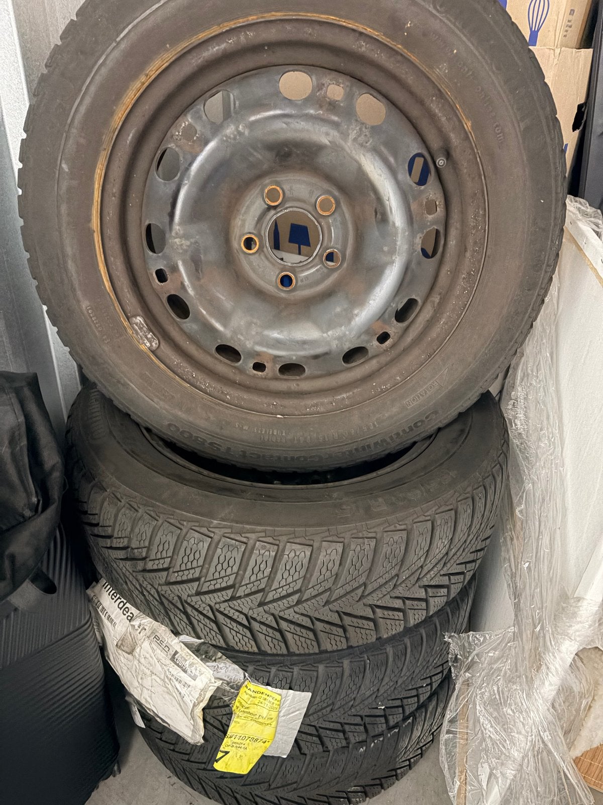 Set winterbanden Continental 185/60 R15 met stalen velgen, Auto-onderdelen, Gebruikt, 15 inch, Banden en Velgen, Personenwagen