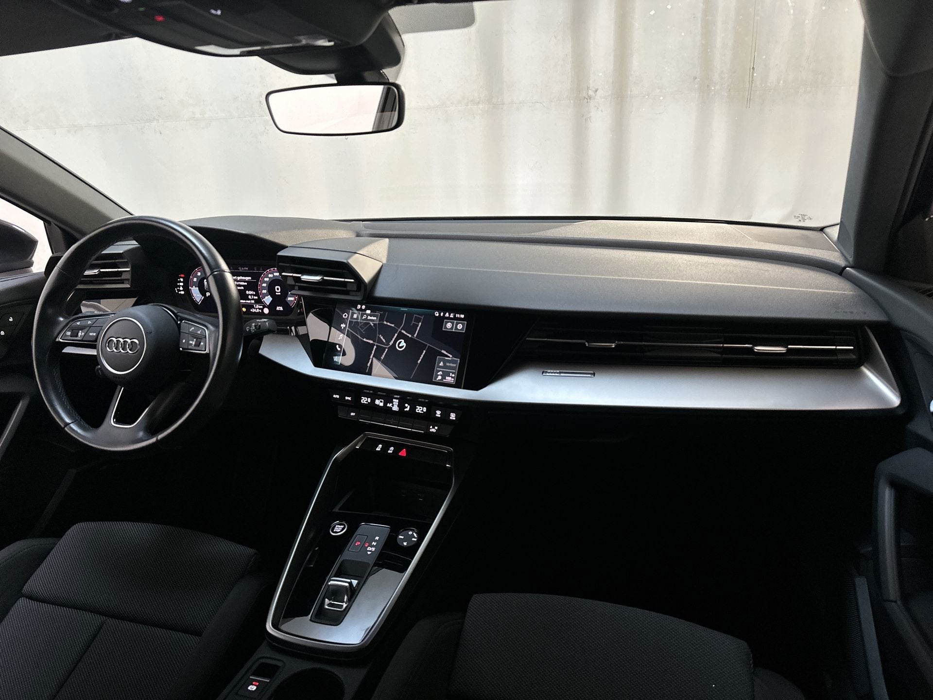 Audi A3 Sportback 30 TFSI S-Tronic Business Edition Navigati, Auto's, Stof, Gebruikt, Met garantie (alle), 23 km/l