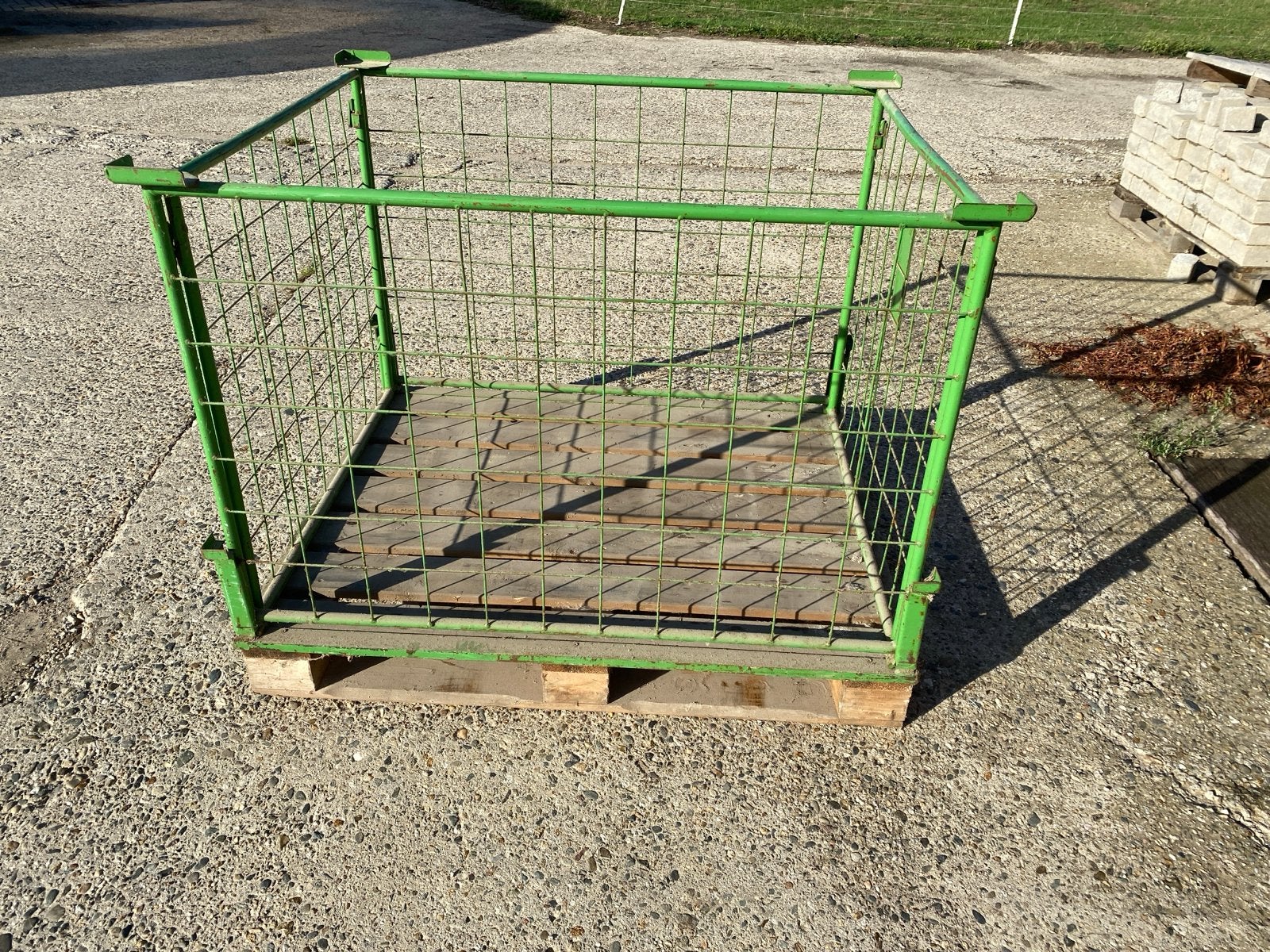Stapelkrat - met houten pallet, Doe-het-zelf en Verbouw, Ophalen, Gebruikt, 100 cm of meer, 60 cm of meer