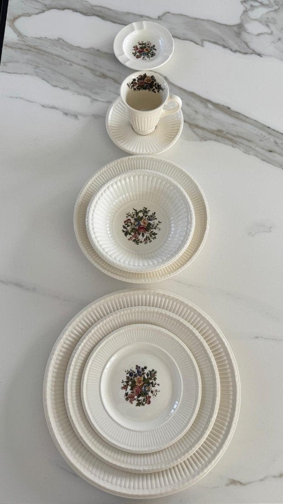 Wedgwood Conway servies 33-delig – Etruria & Barlaston, Antiek en Kunst, Ophalen
