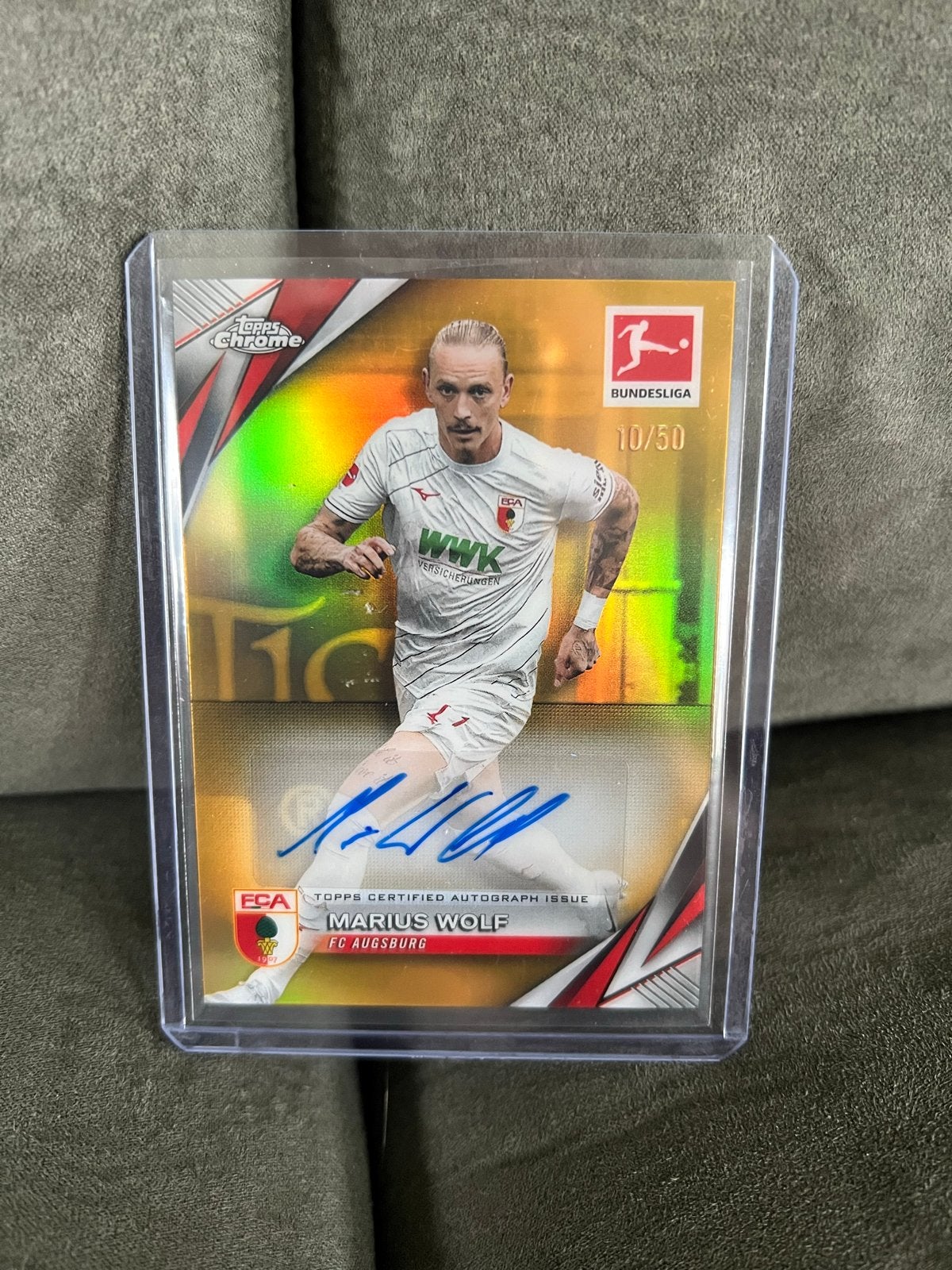 Marius Wolf Gold Auto /50 - 2024/25 Topps Bundesliga Chrome, Ophalen of Verzenden, Nieuw, Buitenlandse clubs, Spelerskaart