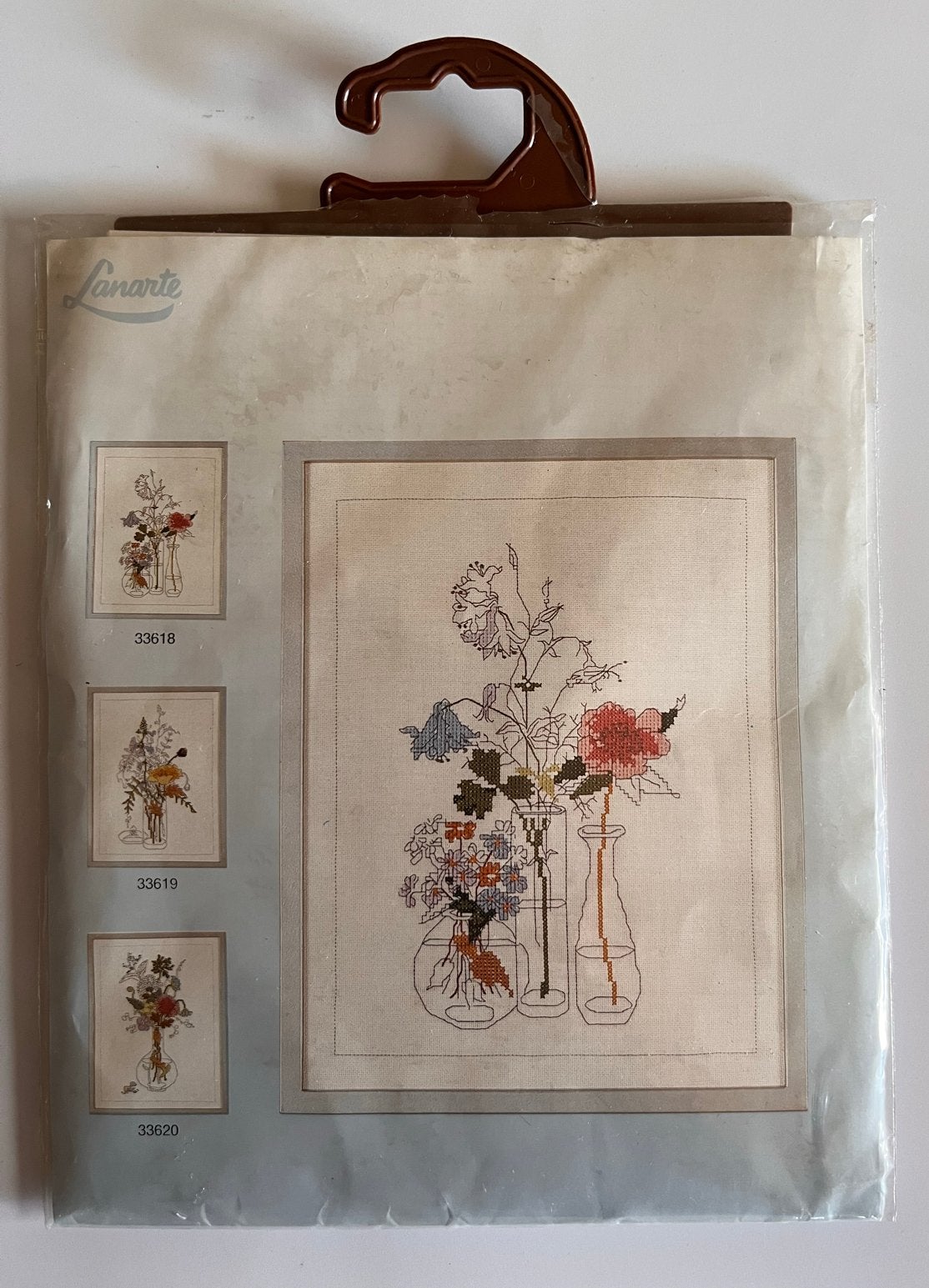 Lanarte Borduurpakket - Bloemen in Vazen (33618), Ophalen of Verzenden, Nieuw, Handborduren, Borduurpakket
