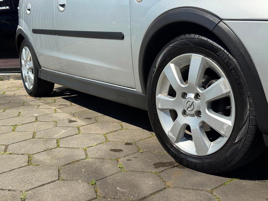 Opel Corsa 1.2-16V Silverline - 5 Deurs - Airco - Lage km /, Voorwielaandrijving, Gebruikt, 4 cilinders, 1229 cc