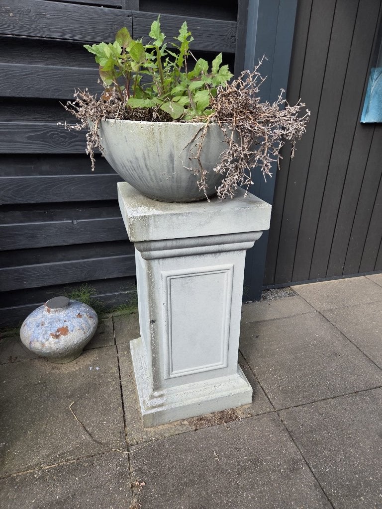 Buiten Sokkel inclusief Pot, Ophalen, Kunststof, Gebruikt, Minder dan 30 cm