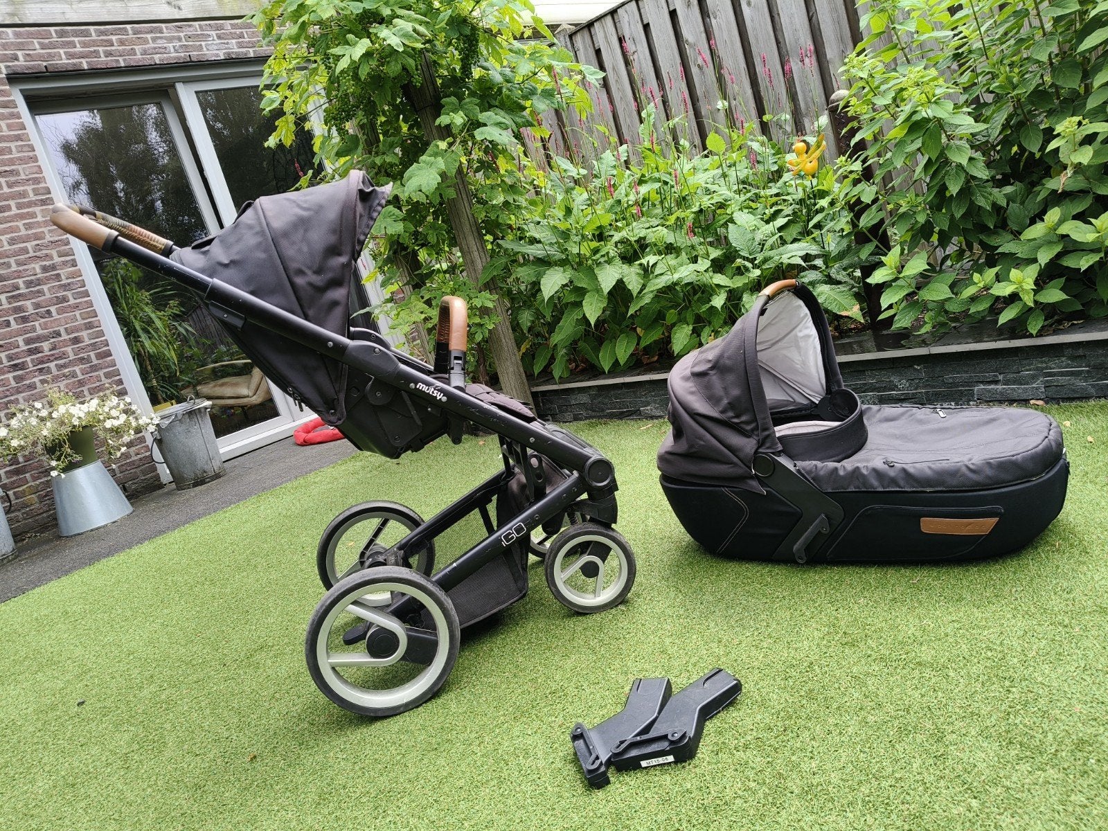 Mutsy Igo Combiwagen met Reiswieg en Autostoel Adapters, Ophalen, Zo goed als nieuw, Combiwagen, Mutsy