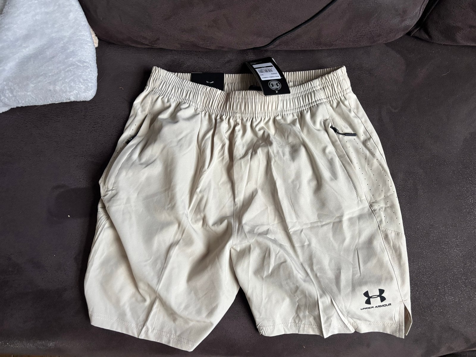 Under Armour sportshorts wit, Fitness, Wit, Nieuw, Overige maten
