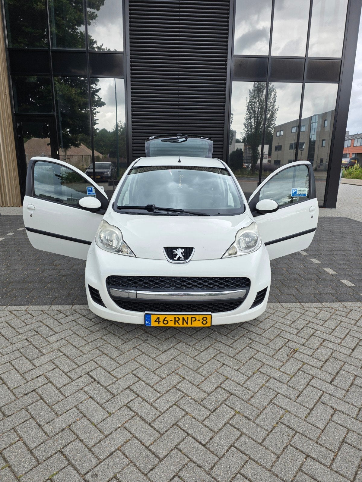 Peugeot 107 1.0 12V E-vti 68PK 3DR 2011 Wit, Voorwielaandrijving, 4 stoelen, Origineel Nederlands, Handgeschakeld