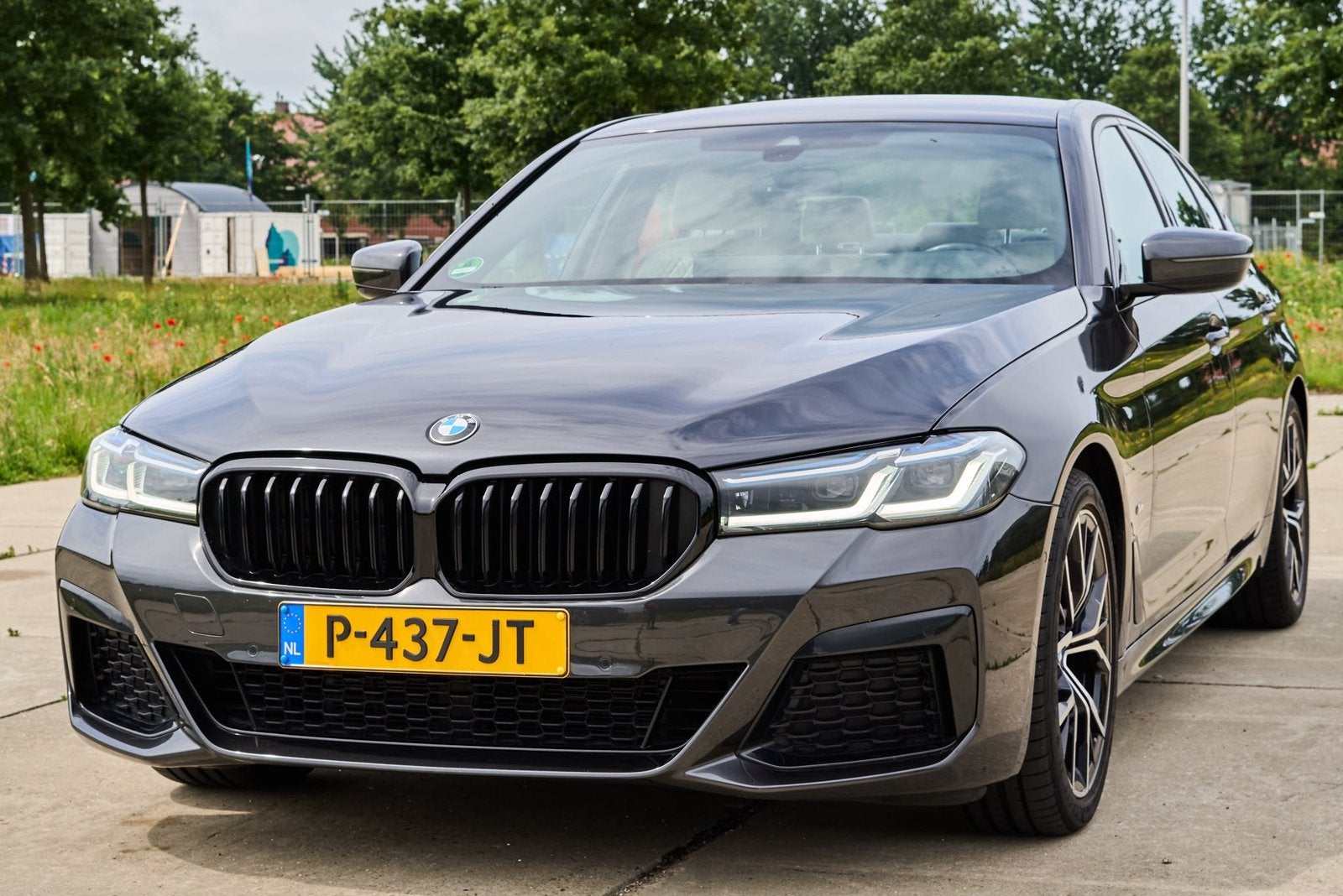 BMW 5-Serie 520i, M Sportpakket, zwarte grill, Automaat, 1998 cc, Achterwielaandrijving, 4 cilinders