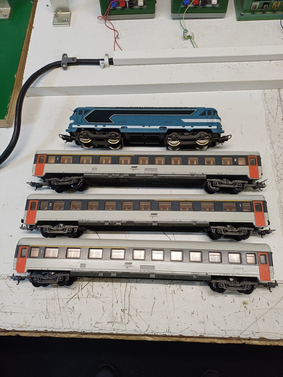 Lima Treinset H0 SNCF Diesellok 67001 met 3 Rijtuigen, Gelijkstroom, Ophalen of Verzenden, Analoog, Lima