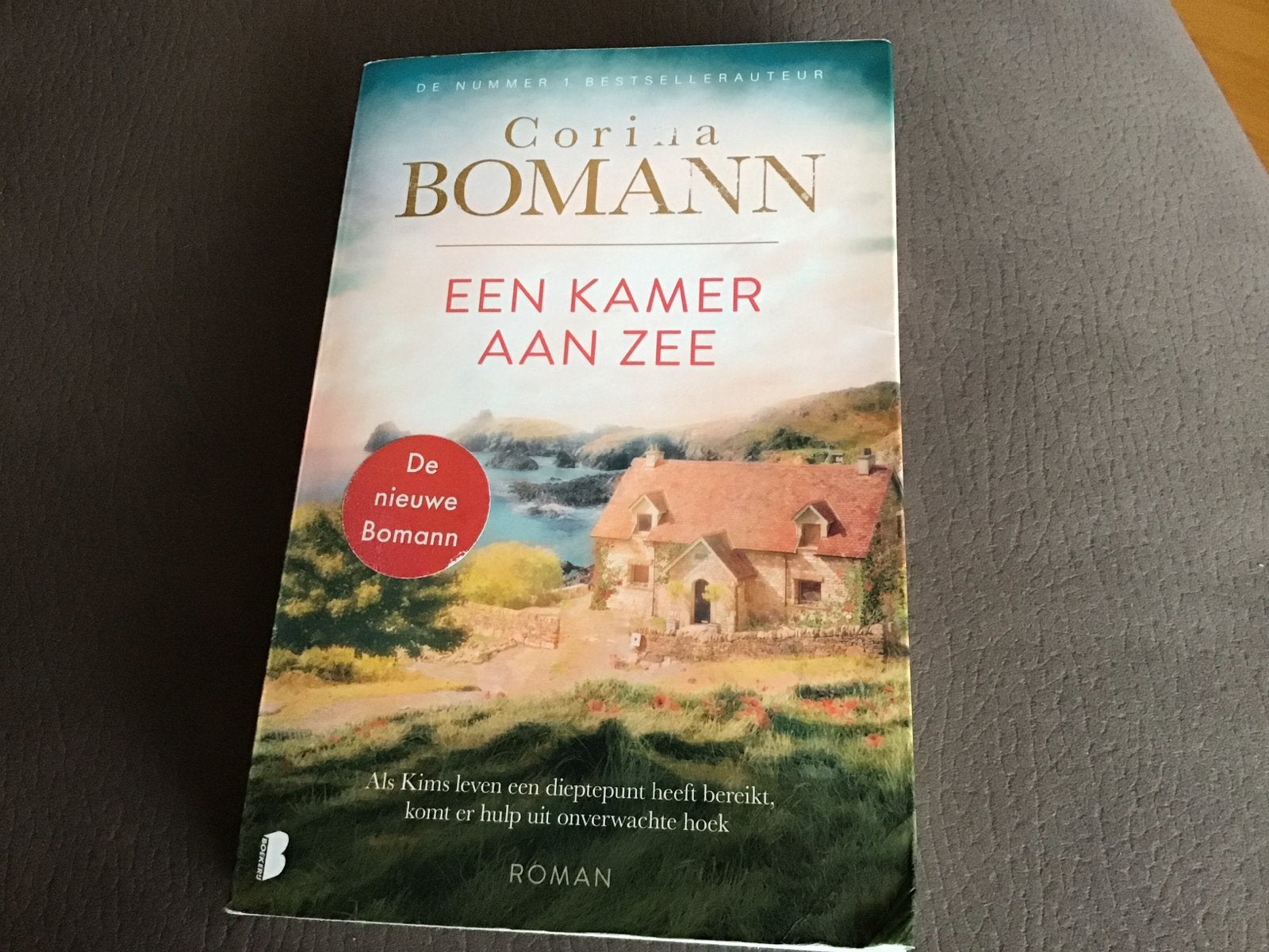 Corina Bomann - Een Kamer Aan Zee (Roman), Ophalen of Verzenden, Zo goed als nieuw, Europa overig