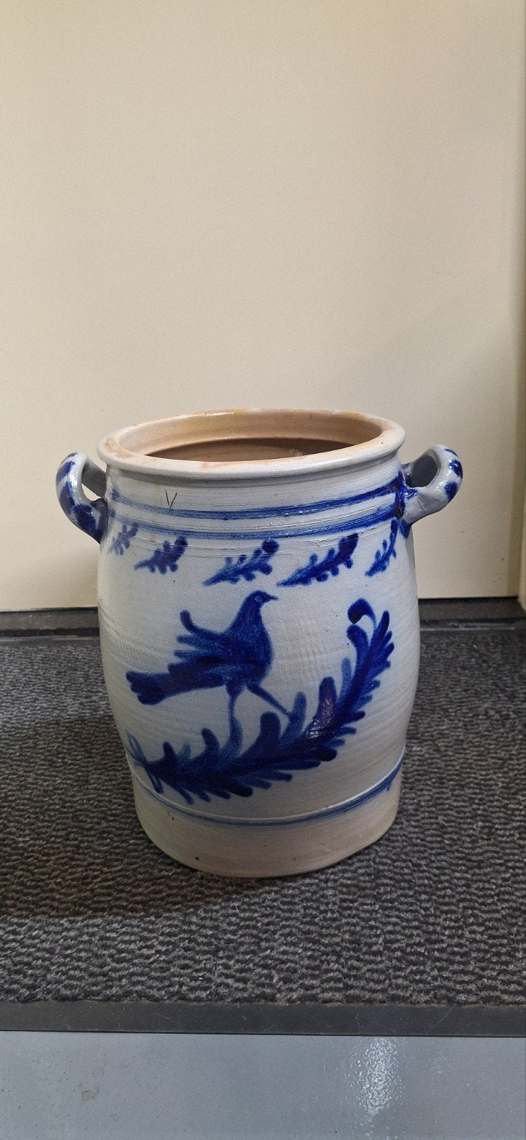 Antieke Keulse pot met blauw decor en oren, Ophalen