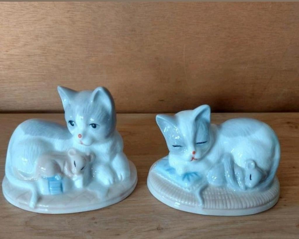 LIGGENDE POESJES MET MUISJES*KAT*POES*MUIS*KITTEN BEELDJES, Verzenden, Zo goed als nieuw, Dier