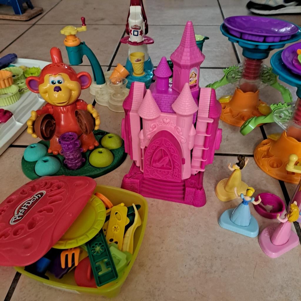 Grote Play-Doh set met kasteel en prinsessen, Ophalen of Verzenden, Gebruikt, Meisje